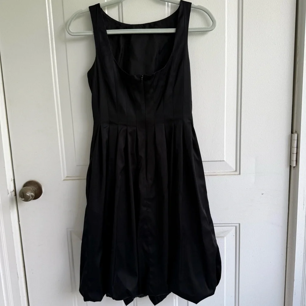 Maggy London Black Pleated Bubble‎ Hem Dress – Size 6 - Picture 2 of 9